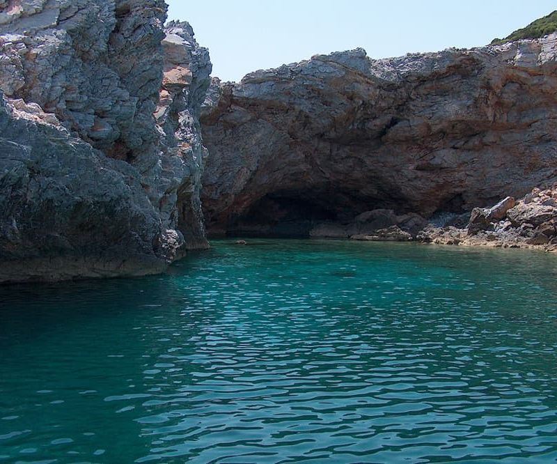 Γυούρα & Σπήλαιο του Κύκλωπα
